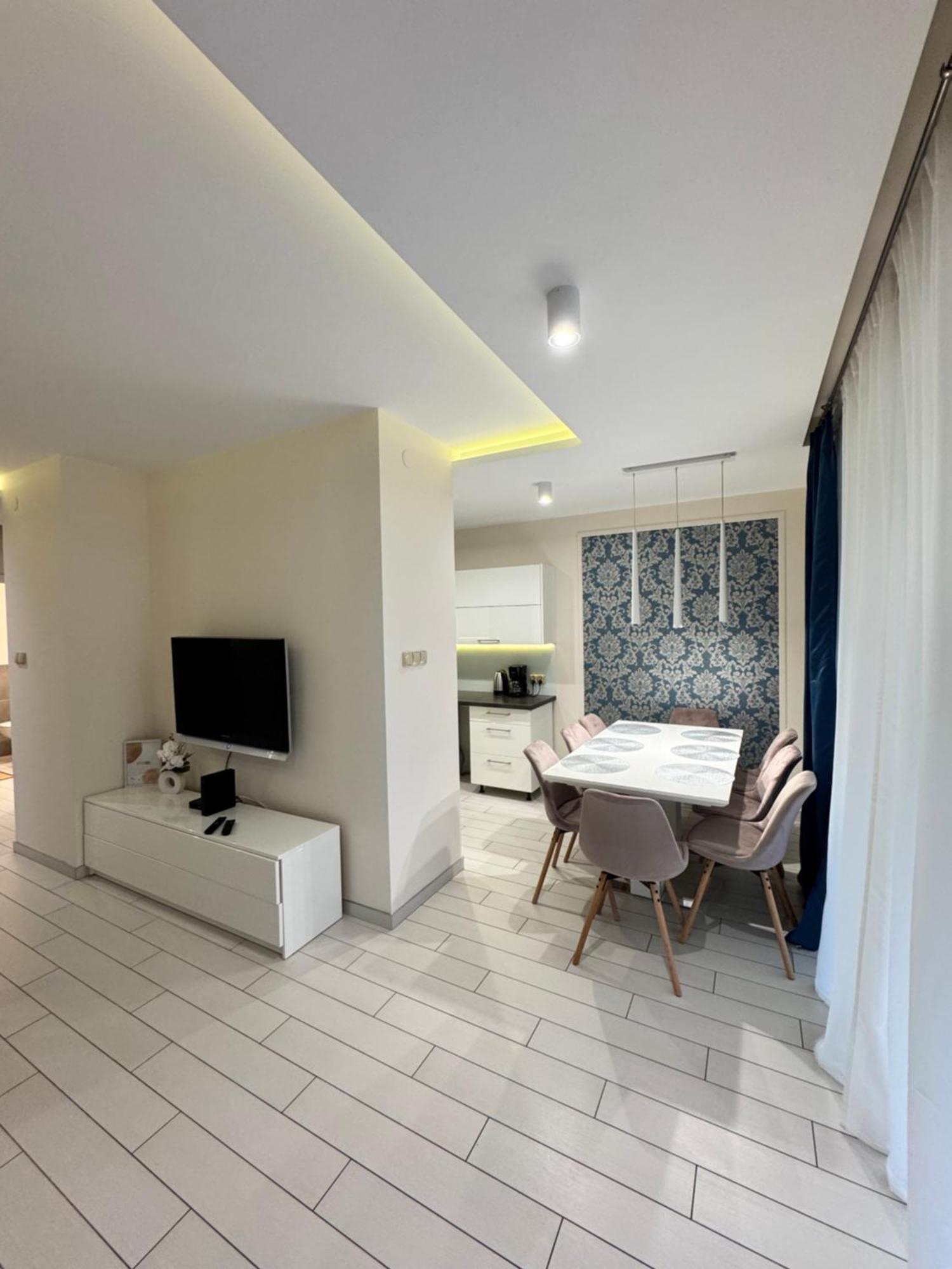 Beautiful & Modern Atlas Arena Zoo Parking Apartment